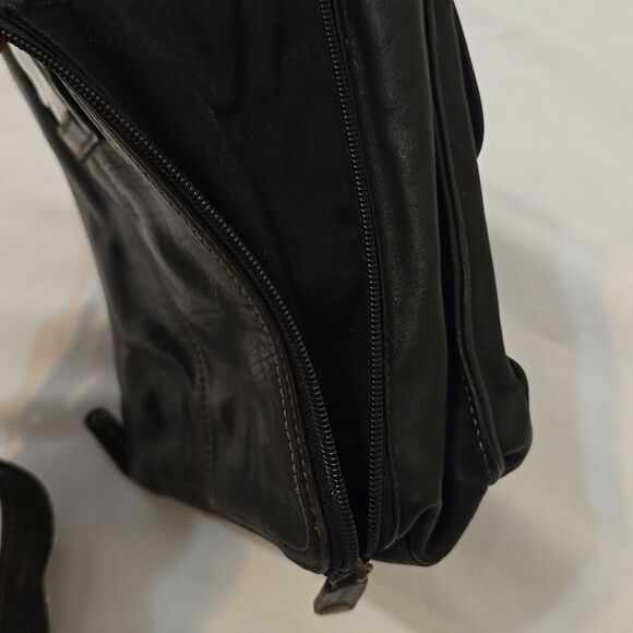 Fossil vintage crossbody leather organizer. - Picture 9 of 9